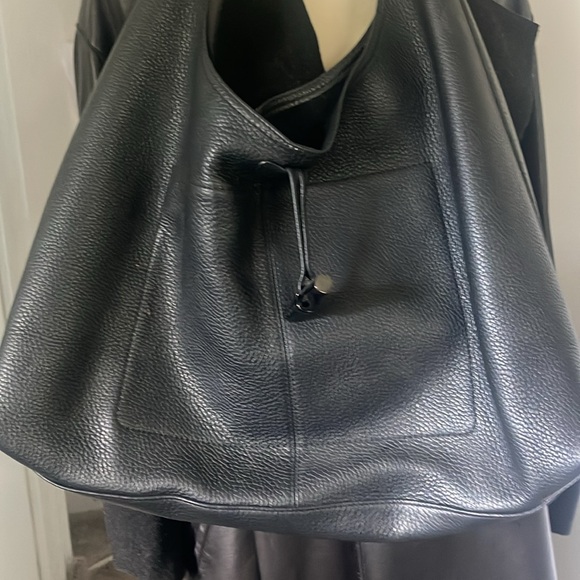 Gorgeous Longchamp Tote Large - Picture 4 of 5